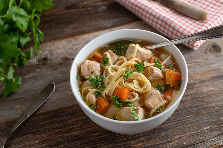 Kräftigende Hühnersuppe bei Erkältungen